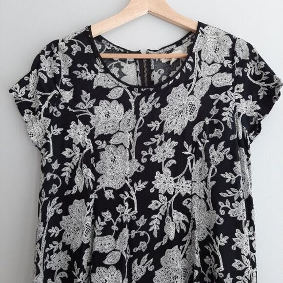 SILENCE + NOISE UO Floral Mini Dress Flowy Lightweight B&W Sz M - Picture 3 of 14